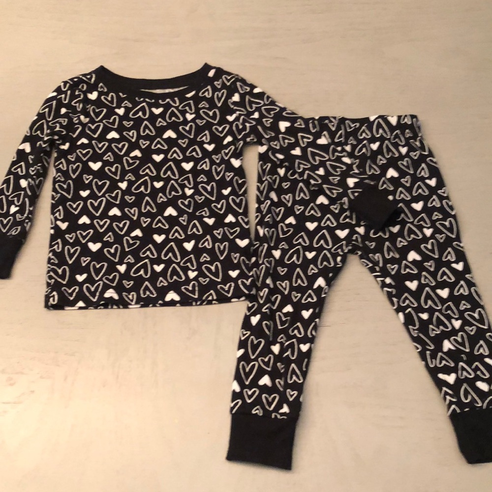 18-24 mos Black and White Heart 2 Piece Pajama Set